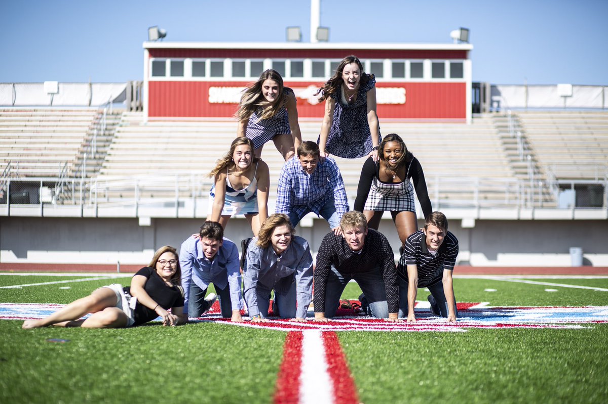 🥳 pumped for homecoming! What are you wearing next week?
M - Denim Day
Tu - History Figure
W - Hippie Day
Th - Red Carpet
F - Class Colors 
(📸 Ryan Good)