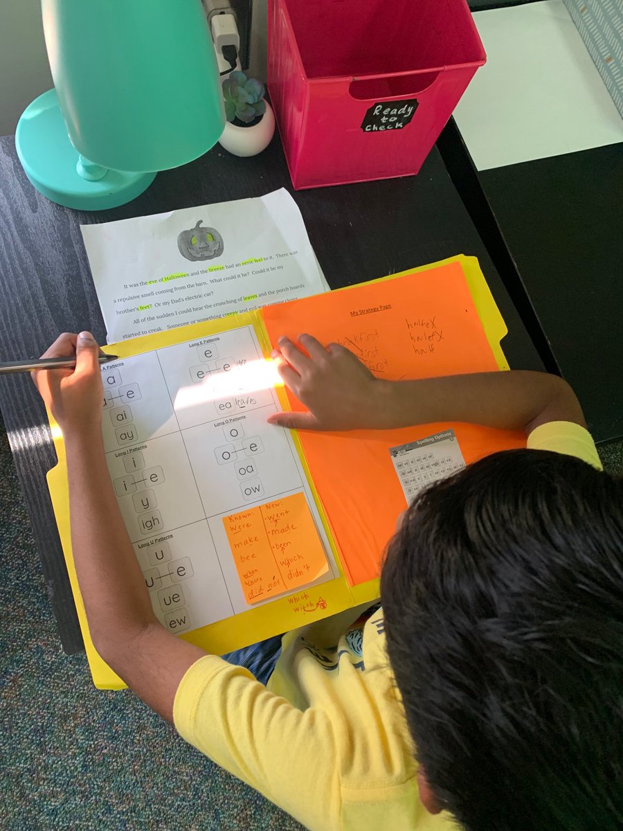TeamBrodbeck's tweet photo. Word study caught in action! 🙌 https://t.co/fKPzVEQLbr