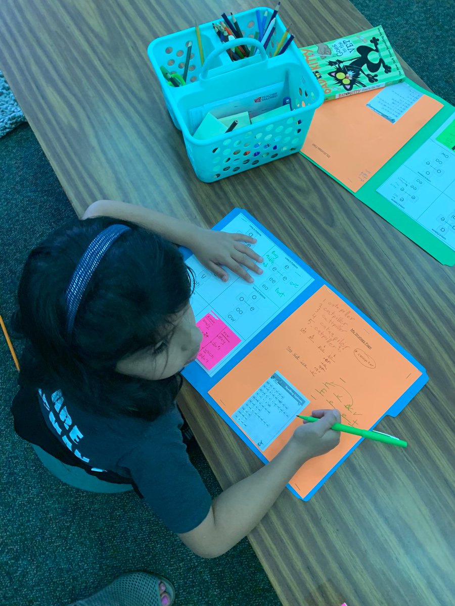 TeamBrodbeck's tweet photo. Word study caught in action! 🙌 https://t.co/fKPzVEQLbr