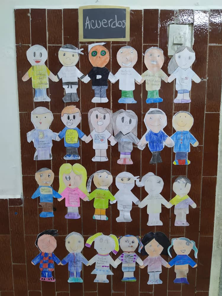 CRAjuanito's tweet photo. Nuestros estudiantes elaboran lis acuerdos del salón, de la mano de los atributos de nuestra comunidad de aprendizaje @colegiojuan23 @sedejuanito https://t.co/nFoA1p69yl