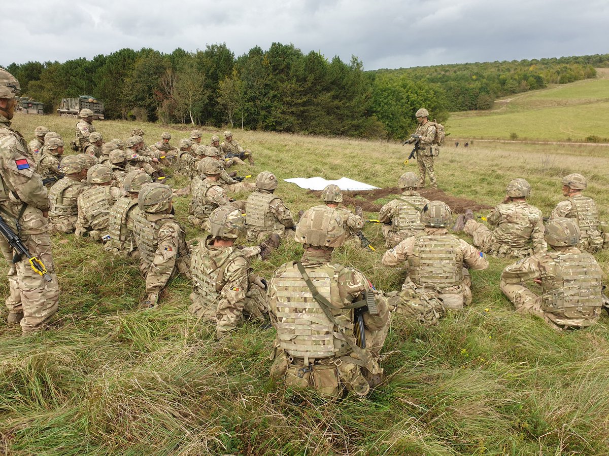 19_Bty's tweet photo. During the first week of the regimental exercise, 19 Bty have been conducting various lessons in contact drills in AFV, BCDT, GPS dential, movement formations, self vehicle recovery amongst others.  This is all in prep to move into the BC phase of the 4 week exercise.  #gibrocks https://t.co/JuV4wjJgC1