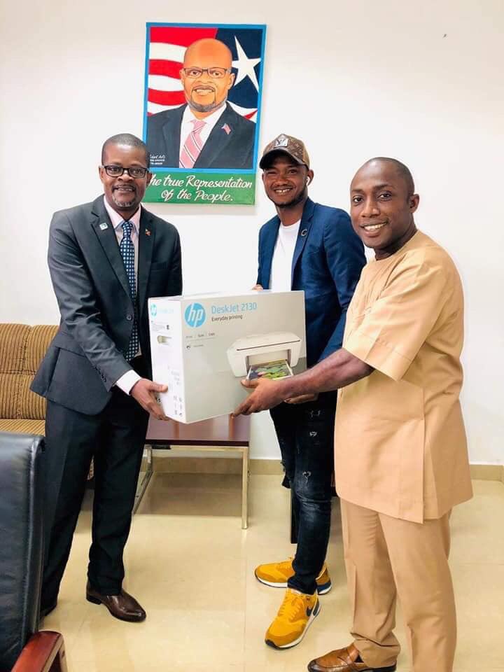 liberian_the's tweet image. #Secretout
Another unprecedented thing has taken place at the  National  Legistature ,a supporter of Montserrado County Senator in Aliue S. Konneh has donated a portable printer to Senator  Abe Darius Dillon  office.