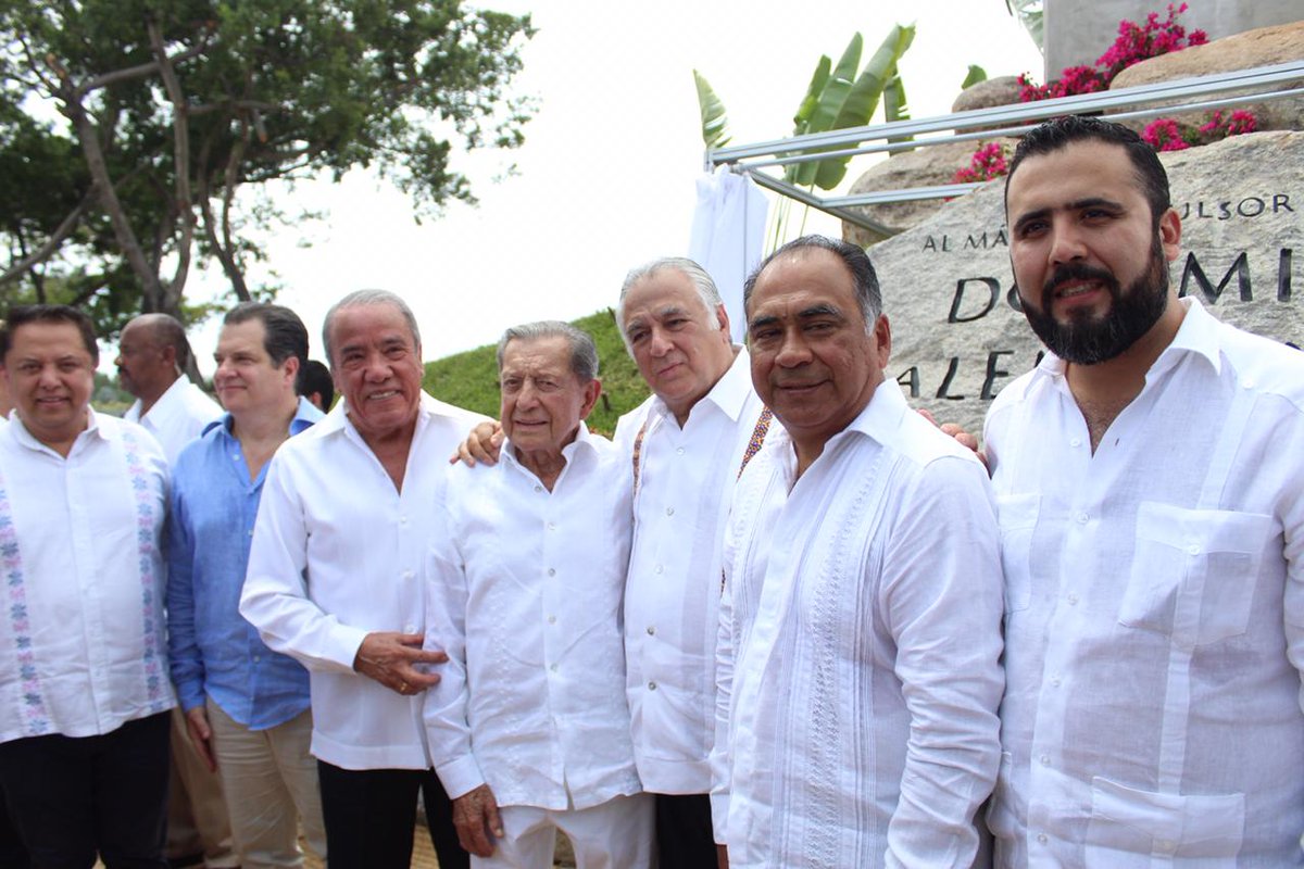Princess Mundo Imperial (@mihotelprincess) on Twitter photo Esta mañana se realizó la develación de la escultura en honor al máximo impulsor de #Acapulco Don Miguel Alemán Valdés en Presencia del Gobernador <a href="/HectorAstudillo/">HectorAstudillo</a>,El Secretario de Turismo <a href="/TorrucoTurismo/">MiguelTorrucoMarqués</a>, C.P Juan Antonio Hernández Venegas
#TodosSomosPrincess #RivieraDiamante Esta mañana se realizó la develación de la escultura en honor al máximo impulsor de #Acapulco Don Miguel Alemán Valdés en Presencia del Gobernador <a href="/HectorAstudillo/">HectorAstudillo</a>,El Secretario de Turismo <a href="/TorrucoTurismo/">MiguelTorrucoMarqués</a>, C.P Juan Antonio Hernández Venegas
#TodosSomosPrincess #RivieraDiamante