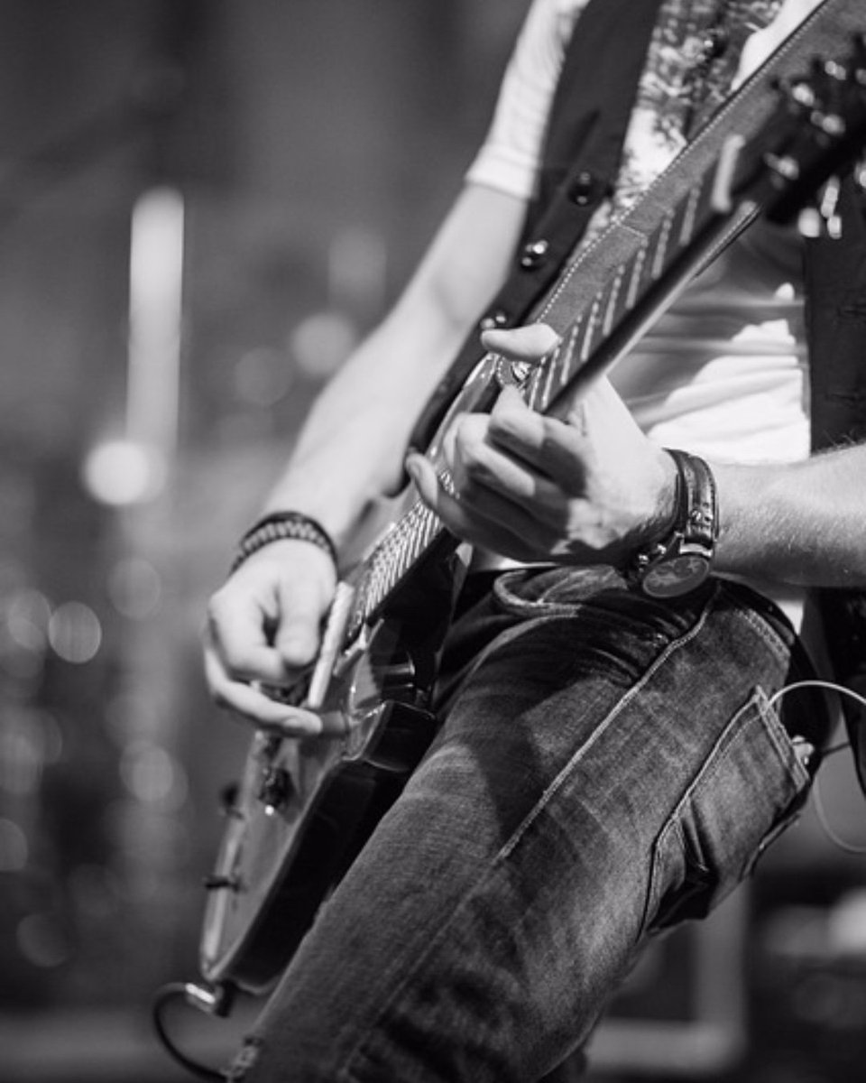 HennesseysRB's tweet photo. Join us for the best live music by the beach! #fridaynights #hennesseys #irishforall #hennesseystavern #livemusic https://t.co/jhIuFpEUcG