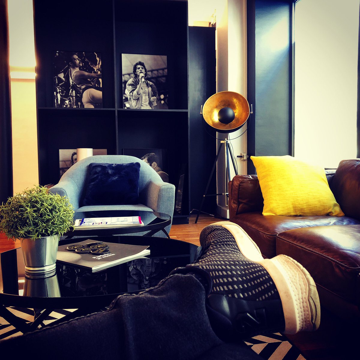 ColfabStef's tweet photo. Une fin de semaine à l’agence ! Bon week-end à tous ! #agencylife #communication #event https://t.co/Jpt7kbWiMn