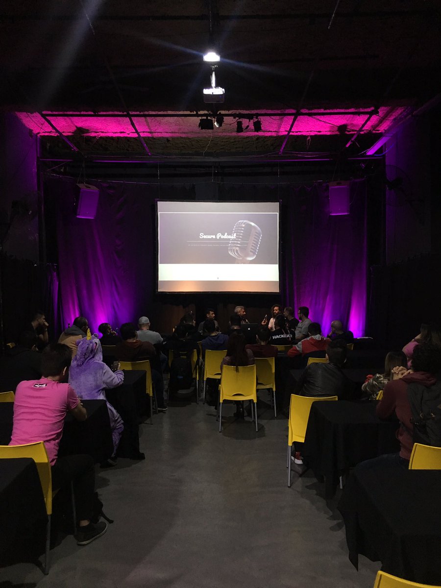 artsweb's tweet photo. Grabando #securepodcast en la @ekoparty #eko15 @SecurePodcast https://t.co/Lw39H4zaaY