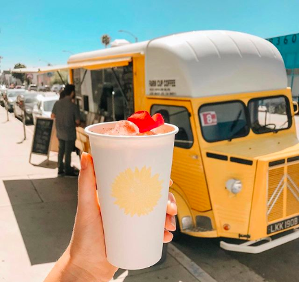 Happy Friday, y'all! 🚛🎉#MiracleMileFoodTrucks lunch by 
#LACMA: @farmcupcoffee <a href="/lovebirdchicken/">LoveBird</a> <a href="/roamingitalyla/">Roamingitalyla</a> <a href="/CometBBQ/">Comet</a> <a href="/TheSurferTaco/">The Surfer Taco</a> <a href="/KalamakiL/">KalamakiGreekLA</a> <a href="/VCHOSTRUCK/">Vchos Truck/ Pupusas</a> <a href="/RiceBallsOfFire/">Rice Balls of Fire</a> <a href="/thedelidoctor/">The Deli Doctor</a> 
 📍5900 Wilshire till 3pm!
Order ahead:
bestfoodtrucks.com/lacma