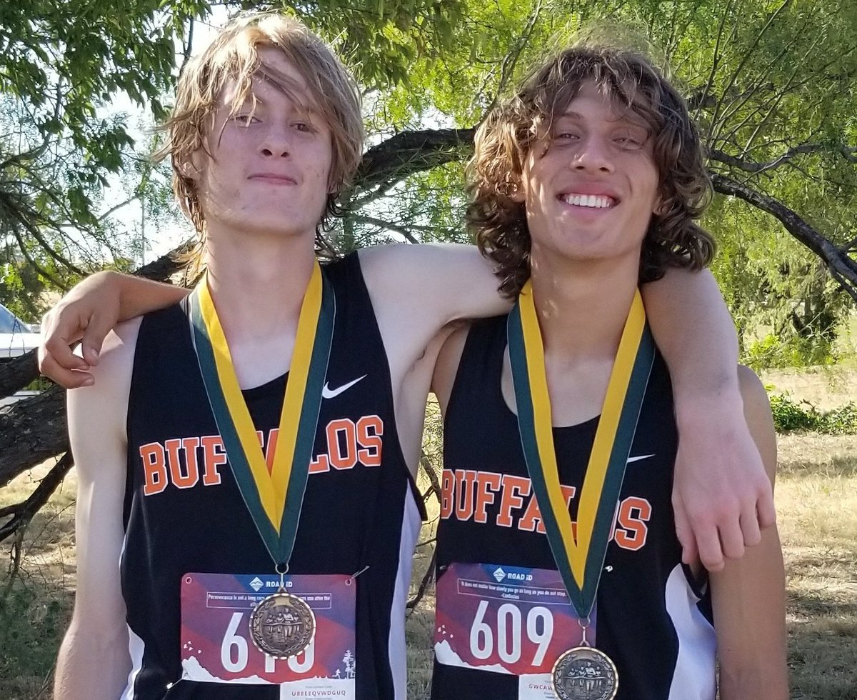 HHSCoachMac's tweet image. Alfredo and Christian both earned medals today at the Buff. #varsityband #APclasses #multisportathletes #doitall @HaltomBand @buffalosoccer11 @Coach_JWTucker @HHSBuffNation