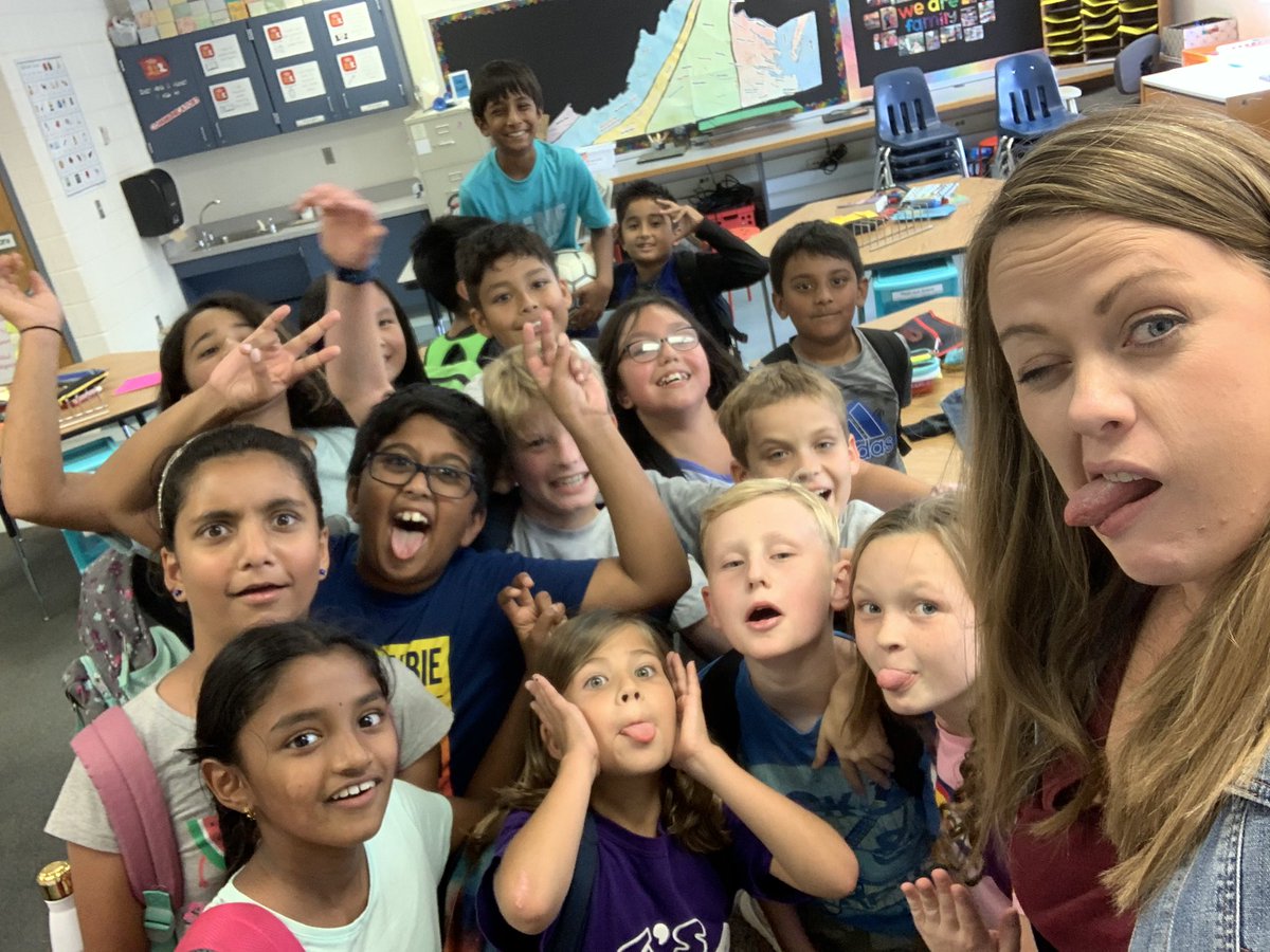 MissReed_Coates's tweet photo. Happy Friday! #happytobetogether #brookfieldbroncos https://t.co/5Y67QwvJaa