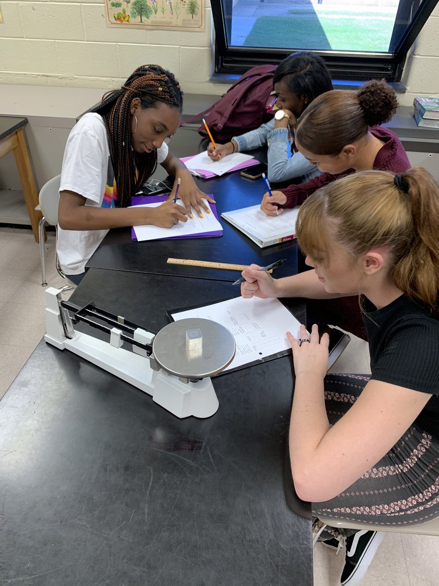DrazekScience's tweet photo. Finding the density of unknown objects.  They did very well!  #btsdtigers #btsdpride https://t.co/MhJvzymPdK