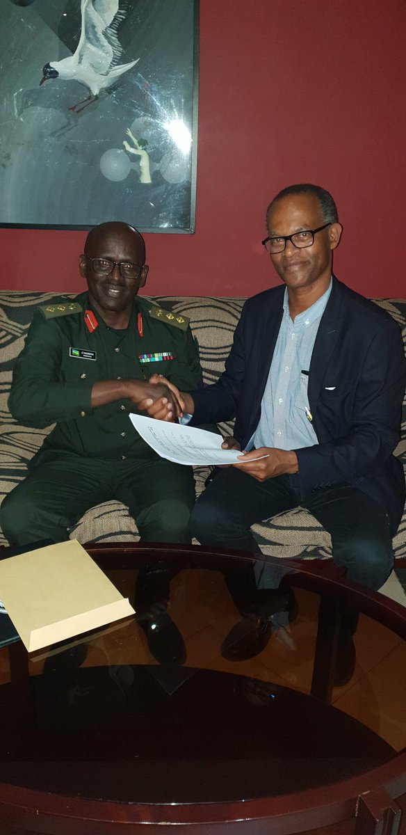 RwaMilitaryHosp's tweet image. After days saving lives with us,tonight we signed a MOU with CHU Strasbourg frm France 4 a long lasting partnership in healthcare provision&amp;amp;exchange of health workers for continuous knowledge improvement.Hon Minister @P_Ndimubanzi  was there&amp;amp;appreciated great services provided.