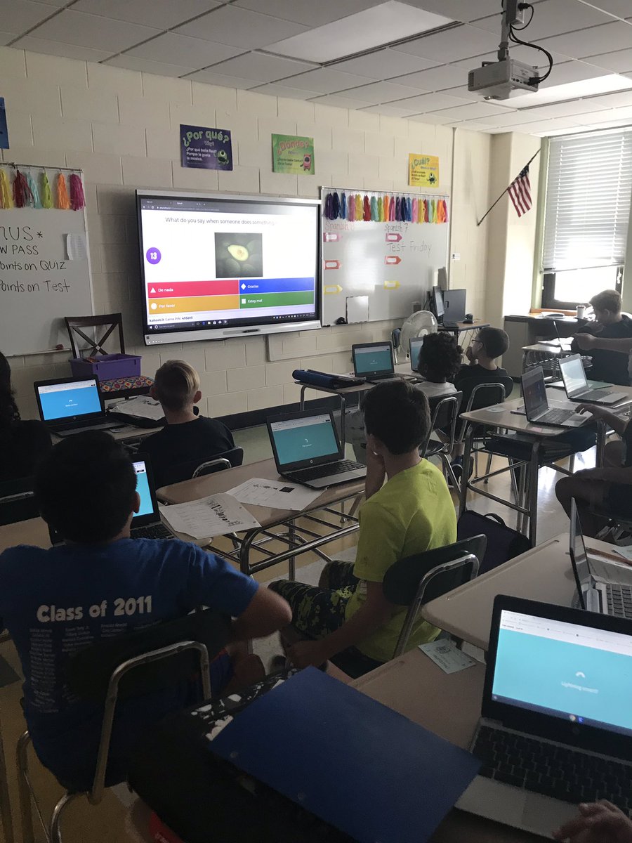 6th grade LOTE students have fun reviewing for their quiz with kahoot! #engagedlearners