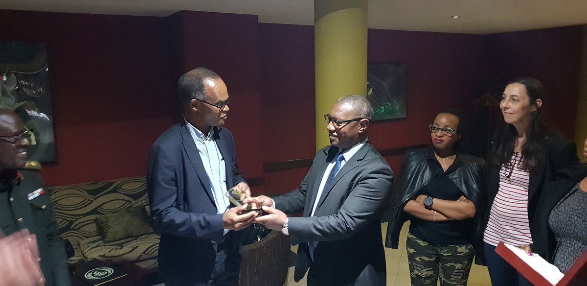 RwaMilitaryHosp's tweet image. After days saving lives with us,tonight we signed a MOU with CHU Strasbourg frm France 4 a long lasting partnership in healthcare provision&amp;amp;exchange of health workers for continuous knowledge improvement.Hon Minister @P_Ndimubanzi  was there&amp;amp;appreciated great services provided.
