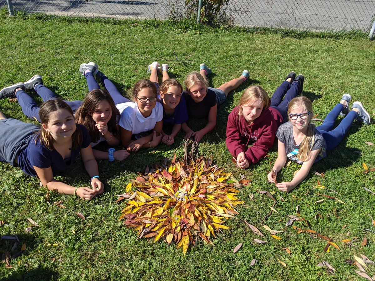 Edinburgh_EMSB's tweet photo. For #climatestrikecanada, cycle 3 students used nature around the school to make a point. Time to #savetheearth #FridaysForFuture https://t.co/0epstahmY3