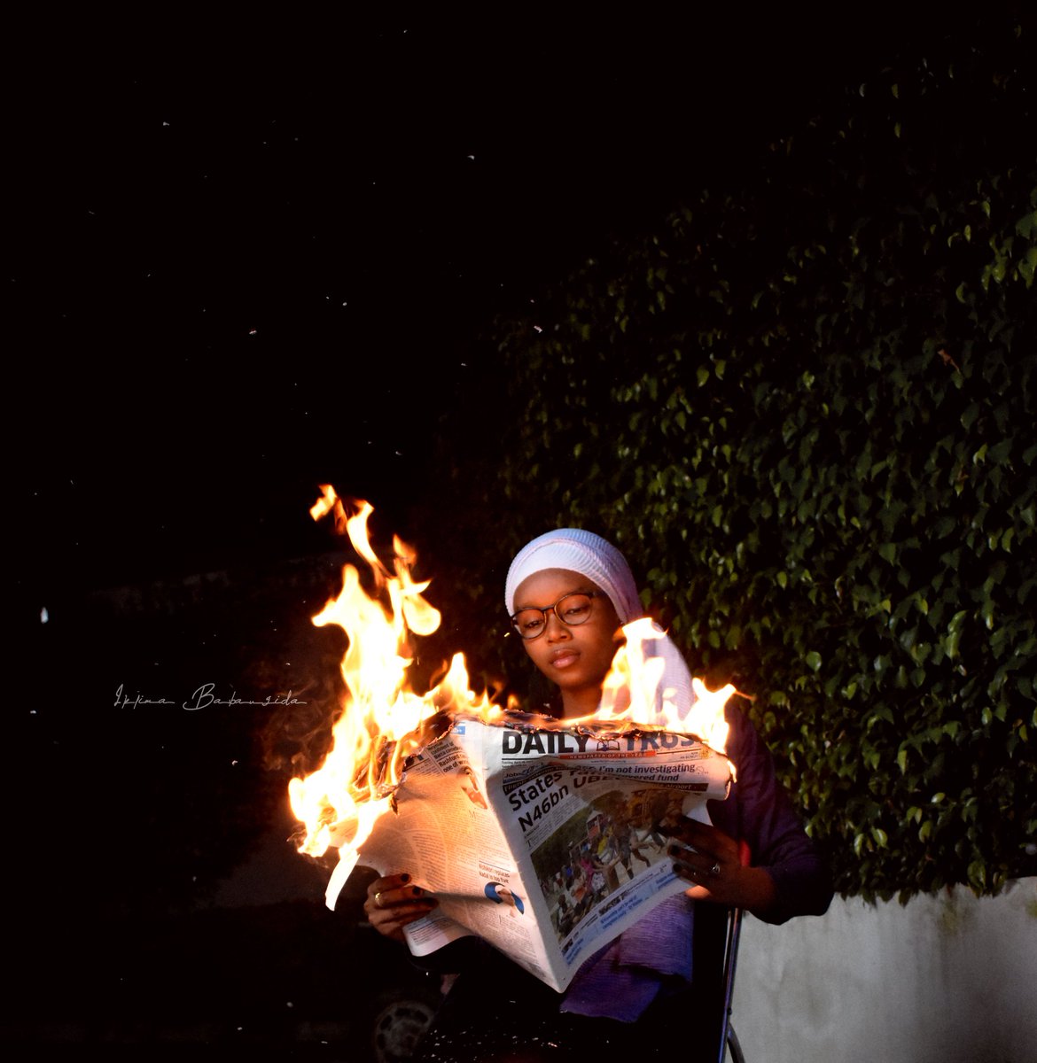 LoveIklima's tweet photo. Creative shoot with my sister @Khadi_Bee , The fire resistant model. #adrenalinerush #badassmodel #fayathem https://t.co/SJfm5TBOGA