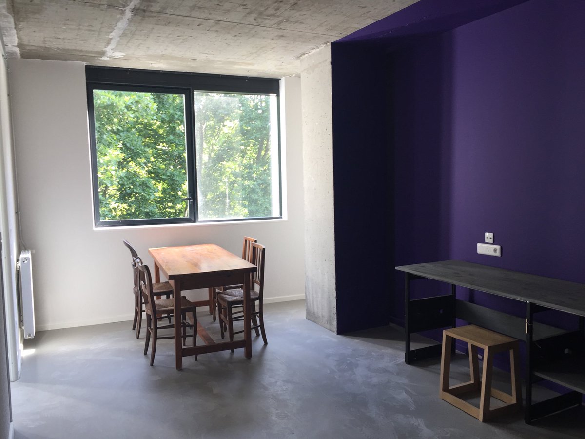Camille_2Neau's tweet photo. @IanBrossat A #Toulouse aussi le bailleur social #LesChalets transforme l'ancienne chambre d'agri en logements étudiants 100% équipés en meubles issus de l' #Economiecirculaire le tout pour un loyer autour de 320€ par mois. #engagement @delormebr @HauteGaronne https://t.co/oWN9IekTd9