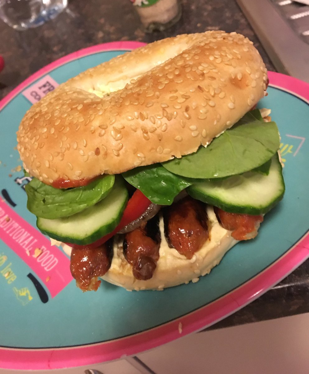 Look at this kick-ass #vegan  burger I made 🤪🌱