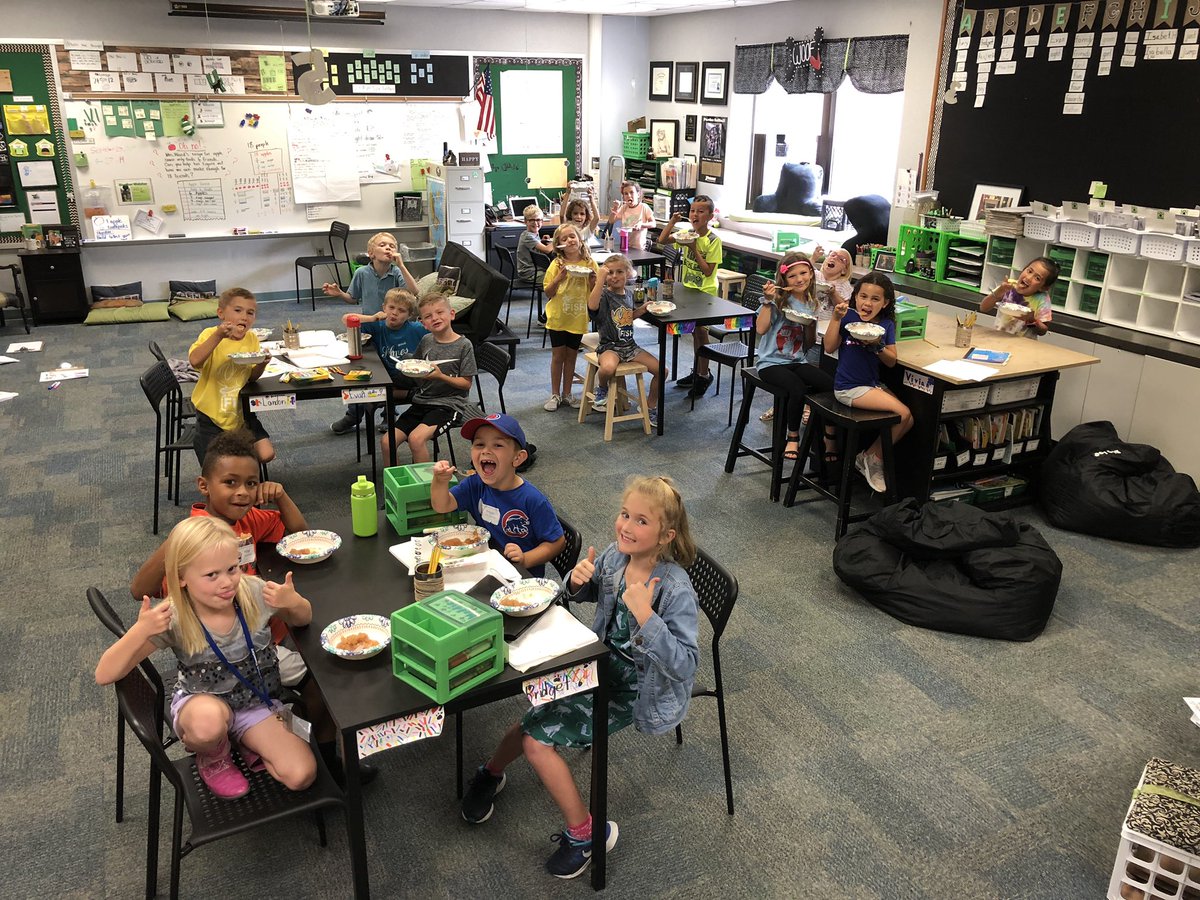 Never underestimate the power of <a href="/FCEhse/">Fall Creek Ele.</a> students faced with a real life problem!  We ❤️ math!  And 🍎! Everyday is a great day to be a #FCEfish 🐠!  #ourroomsmellsgood