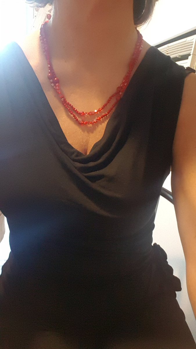 Beatrice8210's tweet photo. Red and black!! 
Buonanotte😊😘 https://t.co/ZdNvPJaRKa