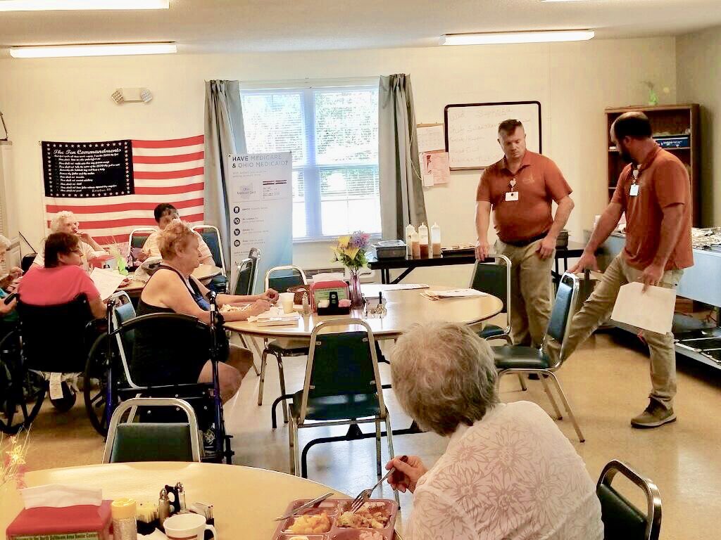 BriarHill_HC's tweet photo. Briar Hill’s rehab team educated local seniors for Fall Prevention Awareness Week! And to make sure NB Seniors are focused on safety and preventing falls, we will be holding monthly #HealthyStrides Fall Prevention classes! 

#ParagonFPAD19 https://t.co/fjQ4WIXHIt