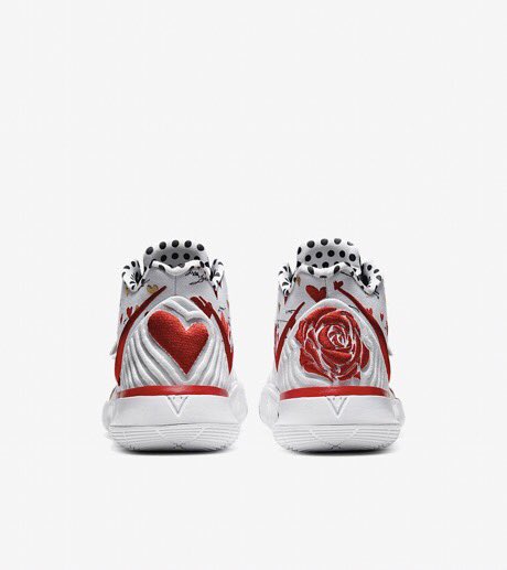 A look at the Sneaker Room x Nike Kyrie 5 “I Love You Mom”

🔥 or 🗑