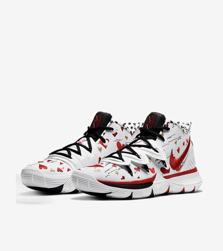 Air23News's tweet photo. A look at the Sneaker Room x Nike Kyrie 5 “I Love You Mom”

🔥 or 🗑 https://t.co/OMVnRLhEjD