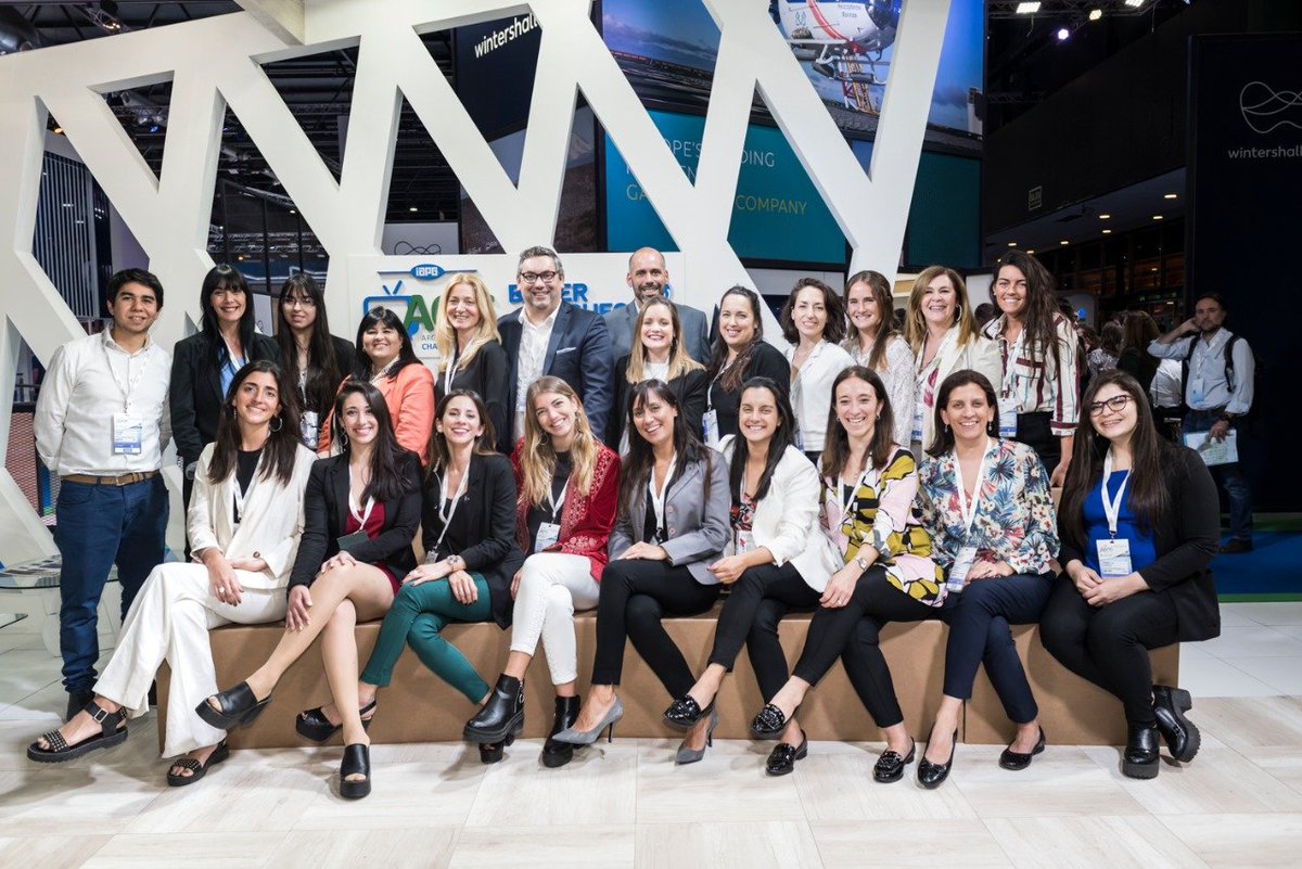 MesseArgentina's tweet photo. Detrás de un gran evento se esconde un gran equipo de trabajo 💪🏻💪🏻👏🏻👏🏻 #MesseTeam #AOGExpo2019 https://t.co/hJV5vc6ULy
