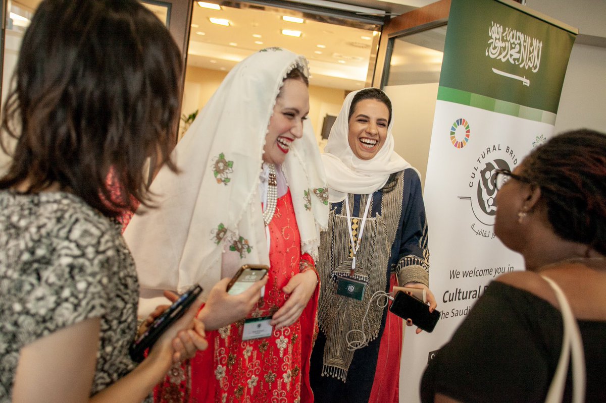 S_Khawandanah's tweet photo. #أهلاً_بالعالم | #WelcomeToArabia
#برنامج_دايركشن | #Direction_Program
#جسور_ثقافية | #CulturalBridges https://t.co/vi0PPgUp3O