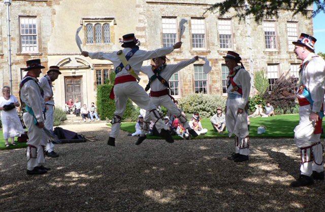 brackleymorris's tweet photo. The Brackley Morris Men are delighted to be dancing at the Canons Ashby House Apple Harvest Weekend this Sunday 29/9 This is a really great day out so please do come along and say hello @CanonsAshbyNT #Northants https://t.co/GotYUQyMwU