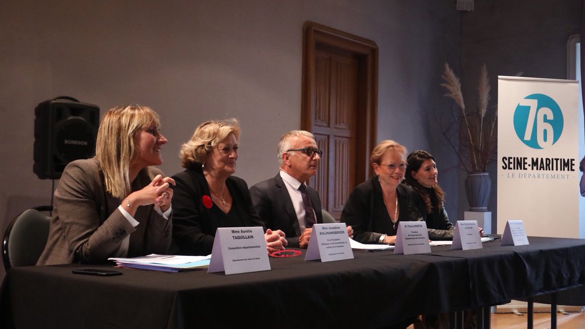 seinemaritime's tweet photo. #AxeSeine Passage de relais pour la présidence de l'Axe Seine 
La Présidente du Val d'Oise, Marie-Christine Cavecchi @mc_cavecchi, succède ainsi à Pascal Martin à la tête de cette structure interdépartementale et lance ainsi les animations de ce grand week-end #FeteEnSeine https://t.co/gLGFhqYaTJ