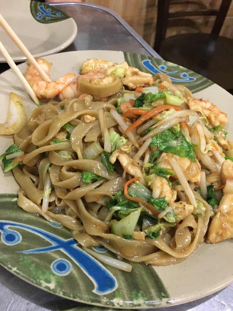blakesrosenthal's tweet photo. We be grubbing in Chinatown. Nom nom nom. 🤤 #FridayFun #delicious #NewYork https://t.co/f4SGfkxjiL