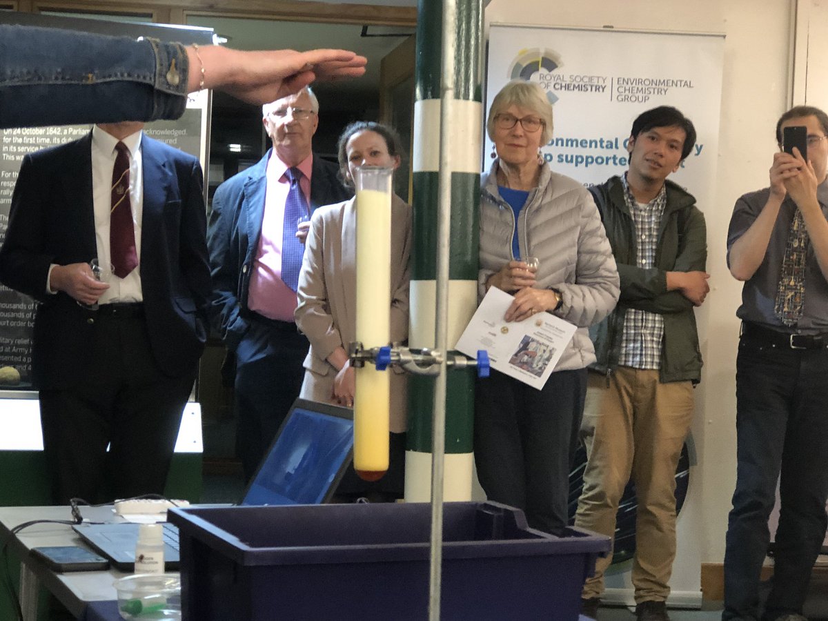 Friday night chemistry with @kjhaxton <a href="/keelechem/">Keele Chemistry</a> <a href="/KeeleUniversity/">Keele University 🐿️</a> in Nantwich to celebrate the <a href="/UNESCO/">UNESCO 🏛️ #Education #Sciences #Culture 🇺🇳</a> International Year of the Periodic Table and Joseph Priestley, discoverer of oxygen and his links to Nantwich <a href="/RoySocChem/">Royal Society of Chemistry</a>