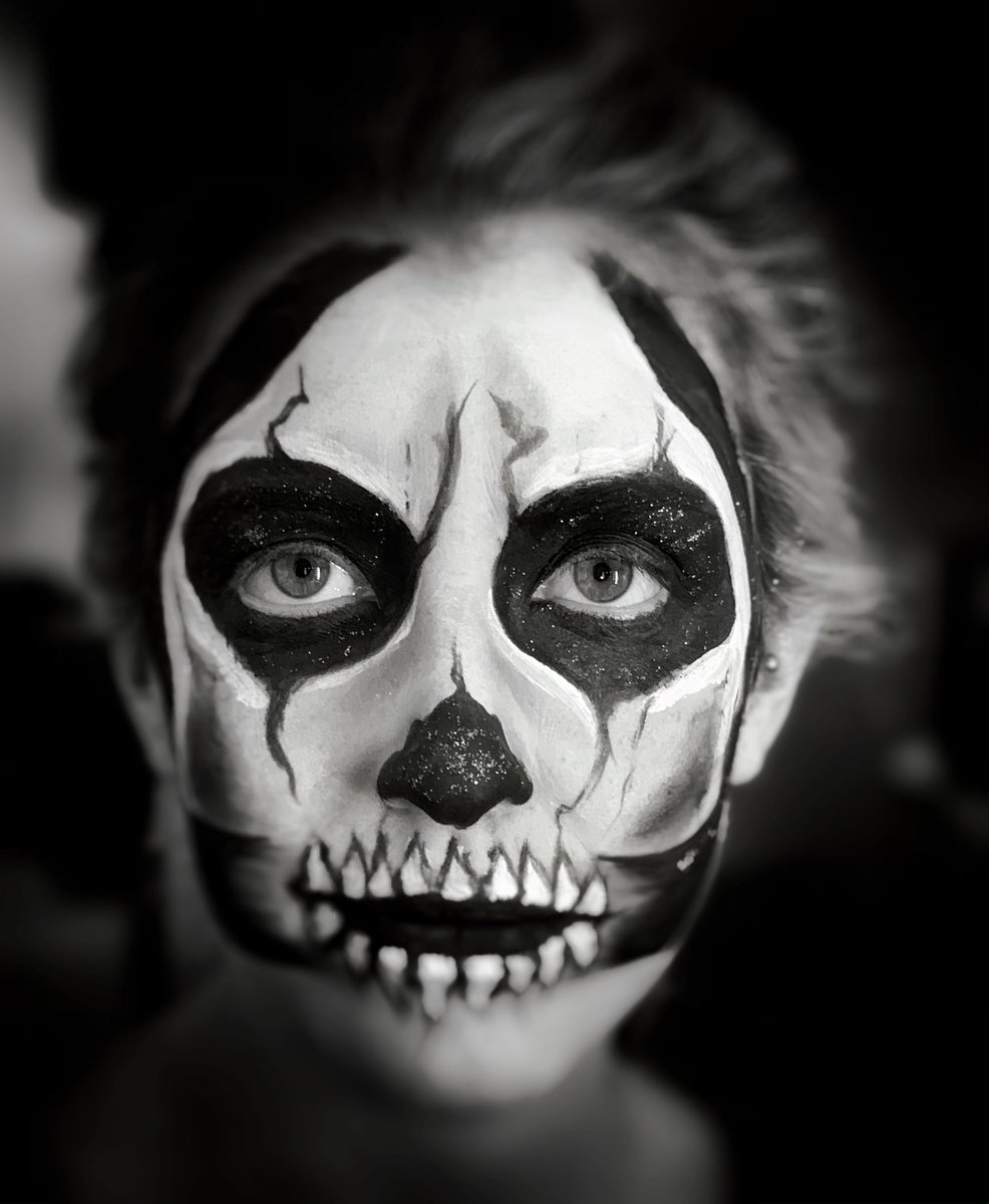 makeuplocker's tweet photo. Halloween is coming 👻💀🎃

#makeup #makeuplocker #bridalmakeup #bridalhair #aloe #aloevera  #skincare #beauty #weddingbeauty #bridesmaid #makeupartist #mua #promakeupartist #halloween #halloweenmakeup #skull #facepainting #halloweenparty #pumpkinparties #pumpkin #skullmakeup https://t.co/bB6F3SGj30