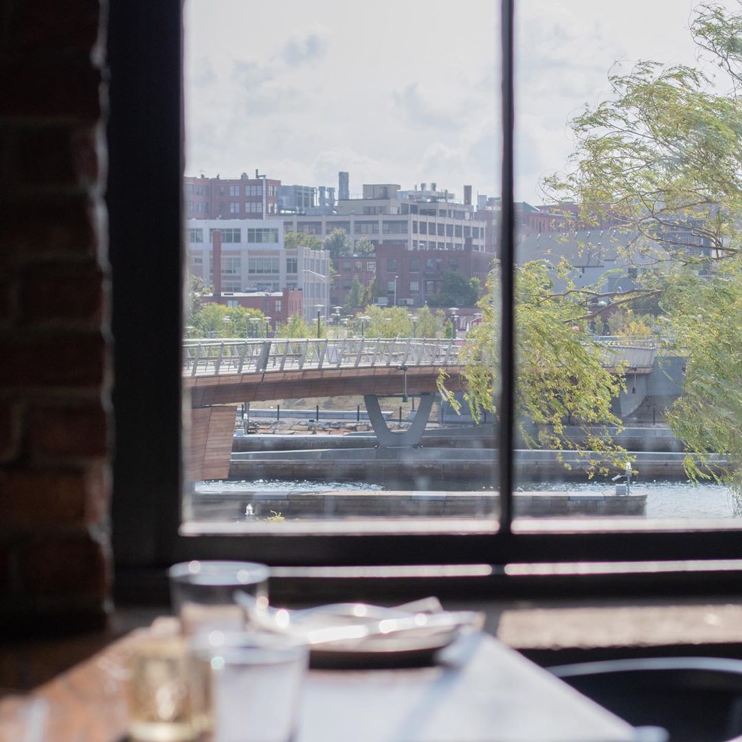 CommerceRI's tweet photo. Rhode Island is the place for trailblazing entrepreneurs to set sail. Take a look at the success of the world’s first vegan food hall, @PlantCityPVD 🌿, which calls Providence home. https://t.co/IZRDT8xOI4 #WorkRI
📷: @PlantCityPVD on IG https://t.co/nSThULvQGj