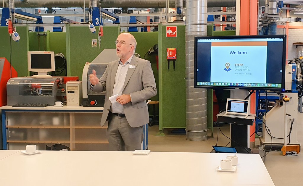 Leren_Brainport's tweet photo. Vandaag trapt #sterktechniekonderwijs af in regio #dekempen #gemert. Samenwerken aan goed technisch vmbo onderwijs met regionale context #bedrijfsleven #vmbo #mbo #dekleineaard #rythovius #kempenhorst #commanderij #piusxcollege https://t.co/umdTEK54Pd
