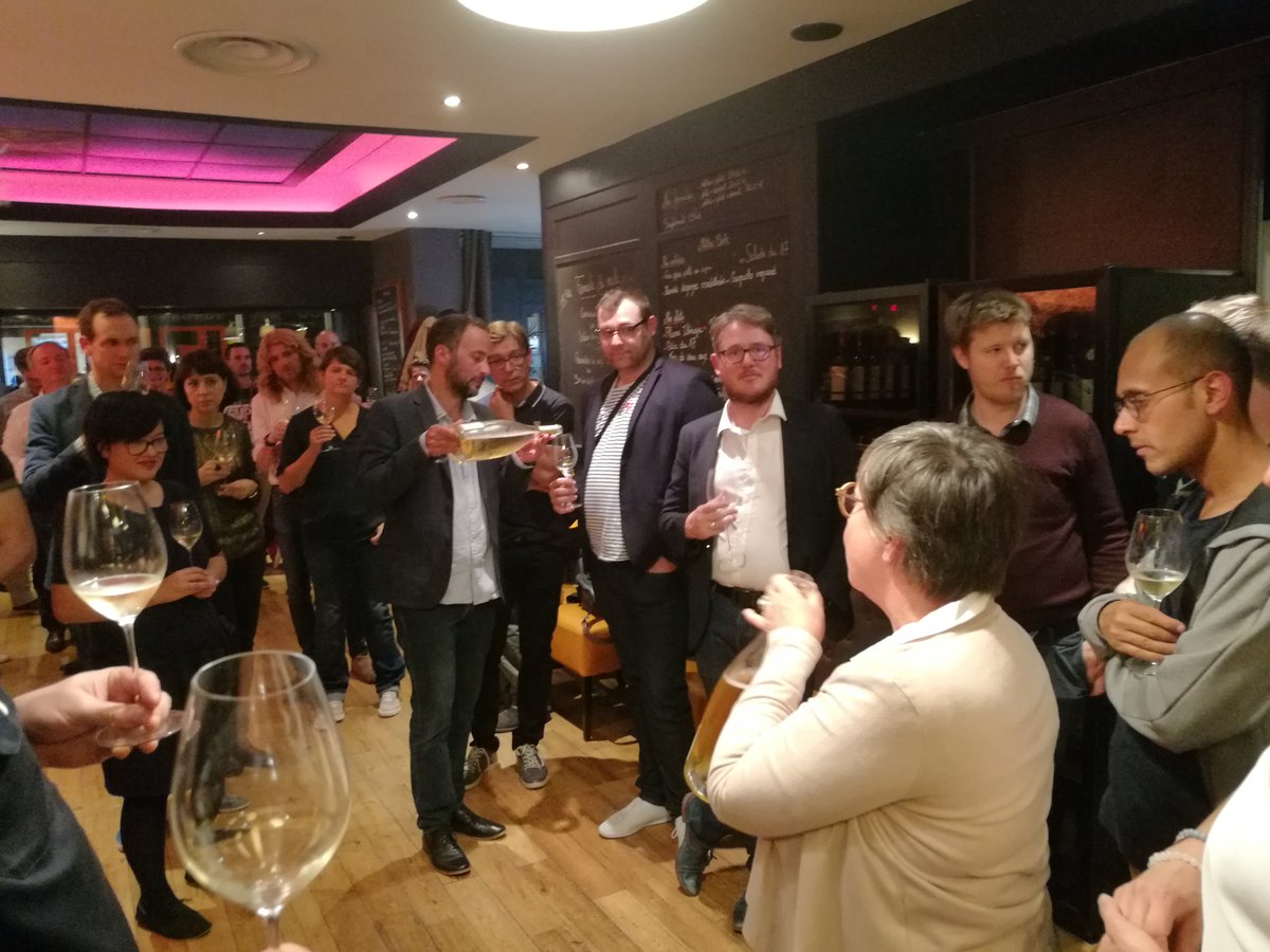Pierre_Soulier's tweet image. Le #WebInReims se termine en beauté avec une dégustation de champagnes de qualité en présence des vignerons au Dix-Sept
