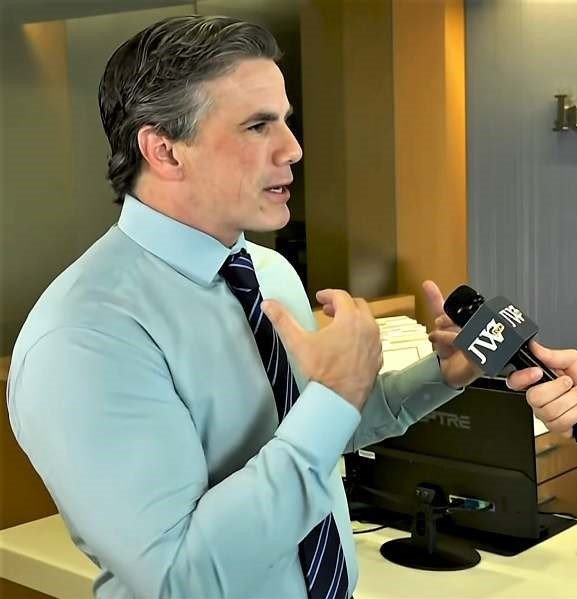 TomFitton's tweet photo. Only 10 states have strict voter ID laws, 15 states have NO voter ID requirements, and the rest need to strengthen their laws. PLUS we need citizenship verification! And clean voter rolls. @JudicialWatch on it! @RealDonaldTrump https://t.co/2Of3wJ3lhB https://t.co/j99viy1e6k