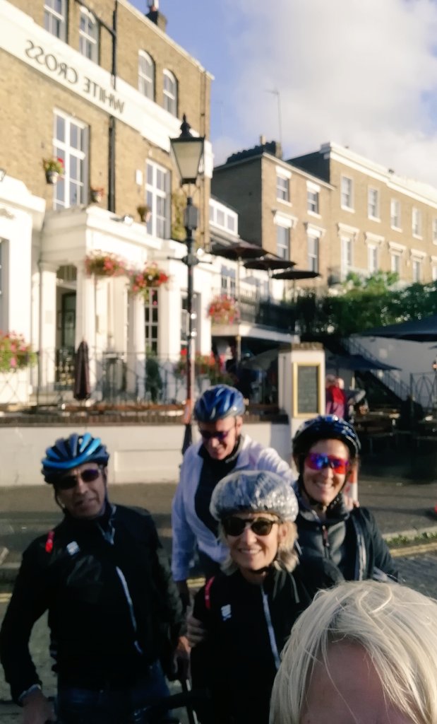 merrypedaller's tweet photo. Ha ha beer @WhiteCrossPub after today's bike tour w/ 2 lovely couples from Salt Lake City, Utah
@toursbylocals #dayoutoftown #outerlondonbybike #londondaytrip #explorelondon #explorebybike #dayoutoftown #londondaytrips #Londondaysout #cyclethethames #cyclerichmond #visitrichmond https://t.co/2qmI7Wu705