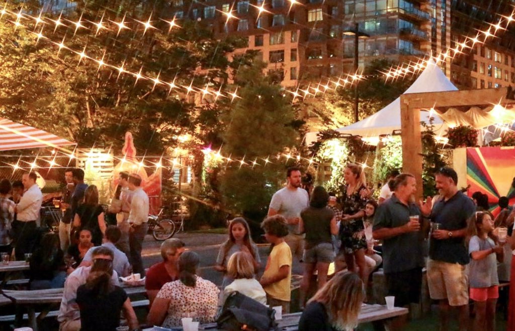 WeekenderDC tweet media