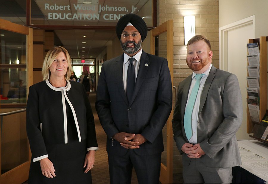 NJHospitals's tweet photo. This week at NJHA we:
✔ Hosted an important discussion to #EndSuicideStigma & talk about the public health challenge
✔ Assisted @NJDeptofHealth & @FirstLadyNJ on a maternal health summit
✔ Released a CHART bulletin on NJ's transition to a state-based marketplace #CheckCHART https://t.co/C3jt3X55pV