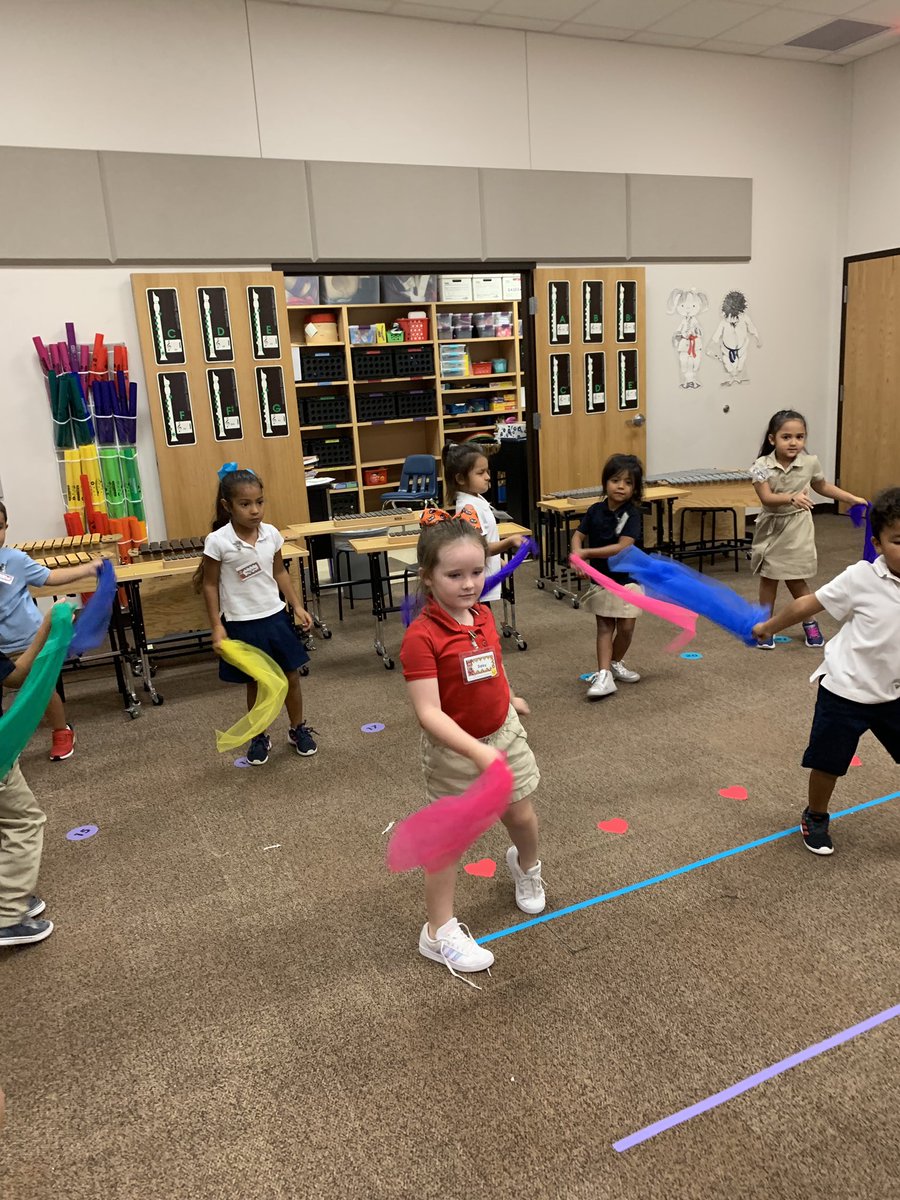 RiverchaseStem's tweet photo. Kindergarten in music is working movement into their music lessons while learning high and low! #musicismoving @TigerNetwork https://t.co/8W1Z4dHMVh