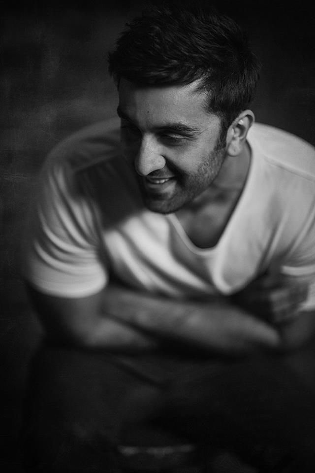 filmfare's tweet photo. Here’s wishing the man who can bring a smile on anyone’s face #RanbirKapoor a very happy birthday. #HappyBirthdayRanbirKapoor https://t.co/zDuQpft9Nq