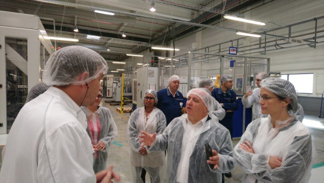 EHeresmann's tweet photo. @poleemploi_RCVL , le @RCValdeLoire & 5 entreprises signent un "#defi" pour une action de #formation de technicien en maintenance : 8 demandeurs d'#emploi. Des entreprises qui s'engagent pour accompagner ses salariés et futurs salariés dans l'évolution de ces metiers 👏.@DT28CA https://t.co/GBlk7Prr0I