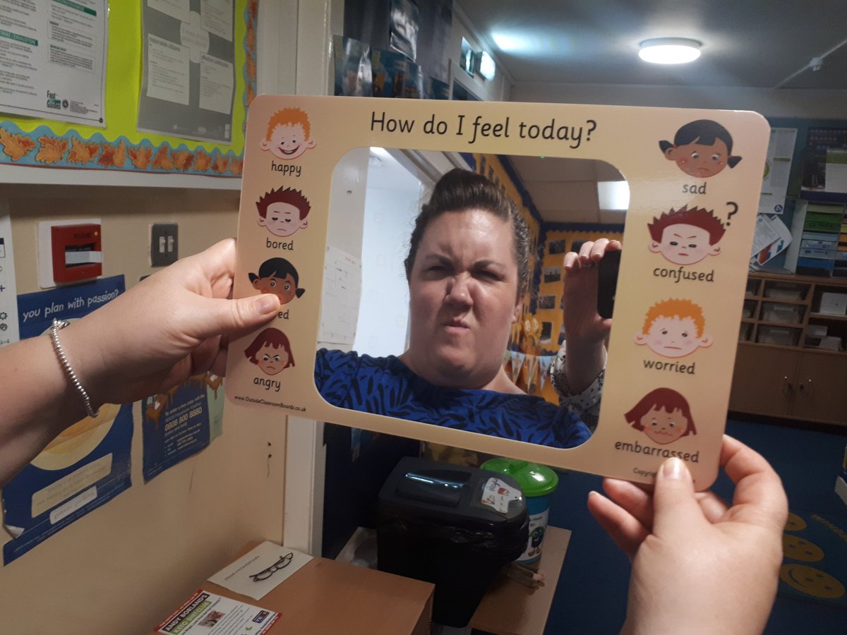 TheWalkerGang's tweet photo. @WindsorParkFalk Miss Brown has been trying out our new Emotions Mirrors, another #SLF2019 purchase. https://t.co/th1Yh7GnzM