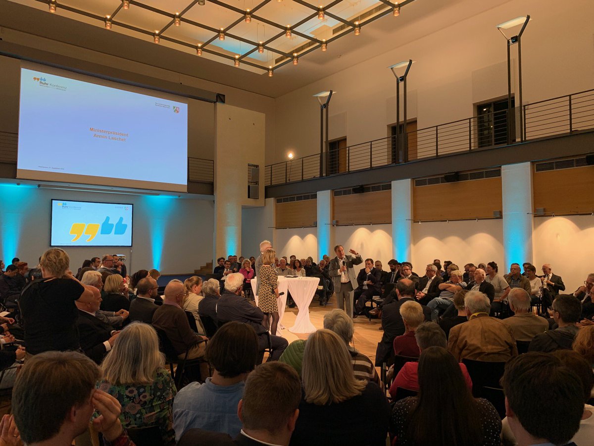 ArminLaschet's tweet photo. Wir wollen, dass die Metropolregion #Ruhr zum innovativsten und nachhaltigsten Industriestandort Europas wird. Gute Townhall-Diskussion in Oberhausen mit vielen wichtigen Anregungen zur @RuhrKonferenz https://t.co/k4xUqcXmQq
