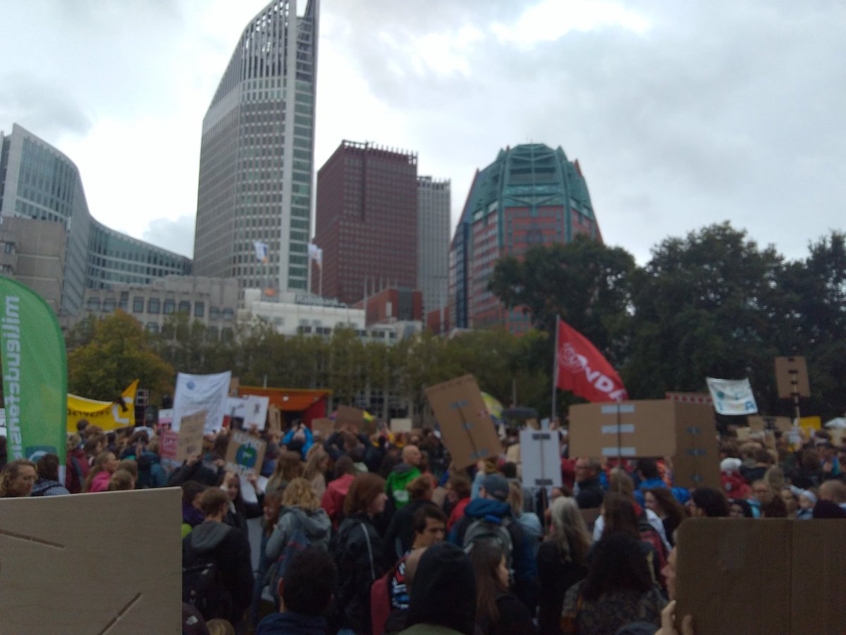 fraaije's tweet photo. #climatechange might be too complex to solve with songs and signs. But #complexification is no ticket out of a difficult conversation. Let's embrace complexity, and build an #inclusive discourse, starting with gretas heartfelt #howdareyou. #ClimateStrike #ClimateStrikeNL https://t.co/xRvqSwloCM