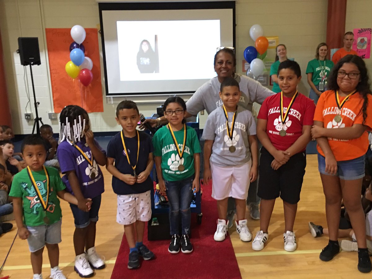 Falling_CreekES's tweet photo. House Reunion today Look at the students who received Principal’s Award! @PJohnsonElemEd @KatinaOtey #oneccps https://t.co/S8Rhe964lq