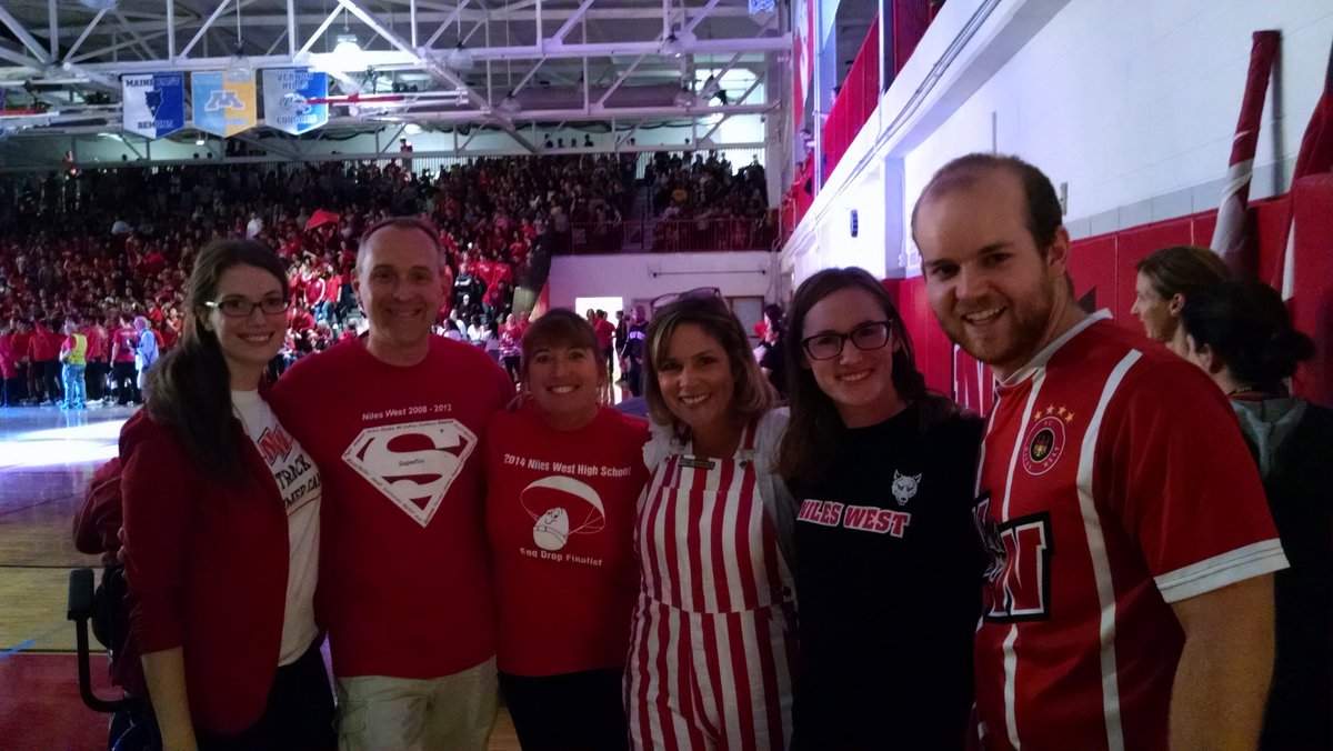 Homecoming Pep Assembly. NW Science Teachers show us how it's done...they have the moves to prove it (video).

youtu.be/PHxWQwllako