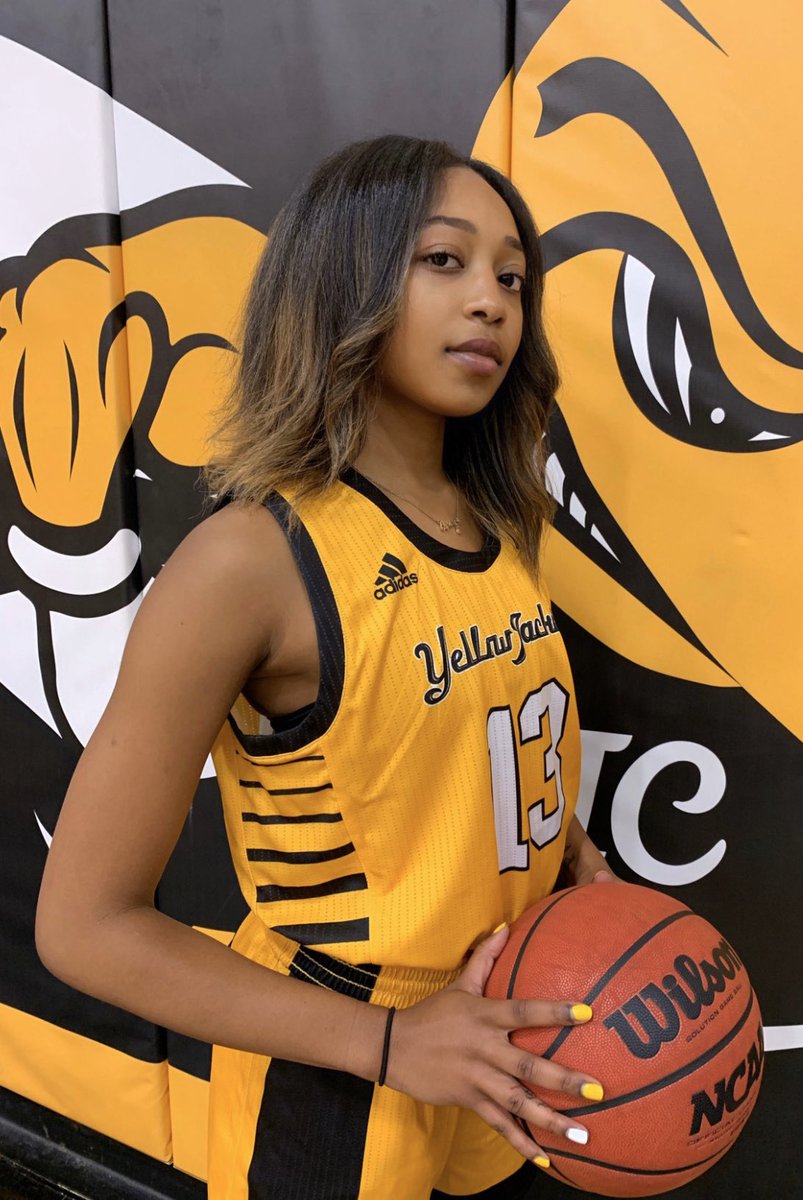 nyrie_13's tweet photo. junior szn #yellowjacketway ๐๐ https://t.co/Hi2I4Nk4uS
