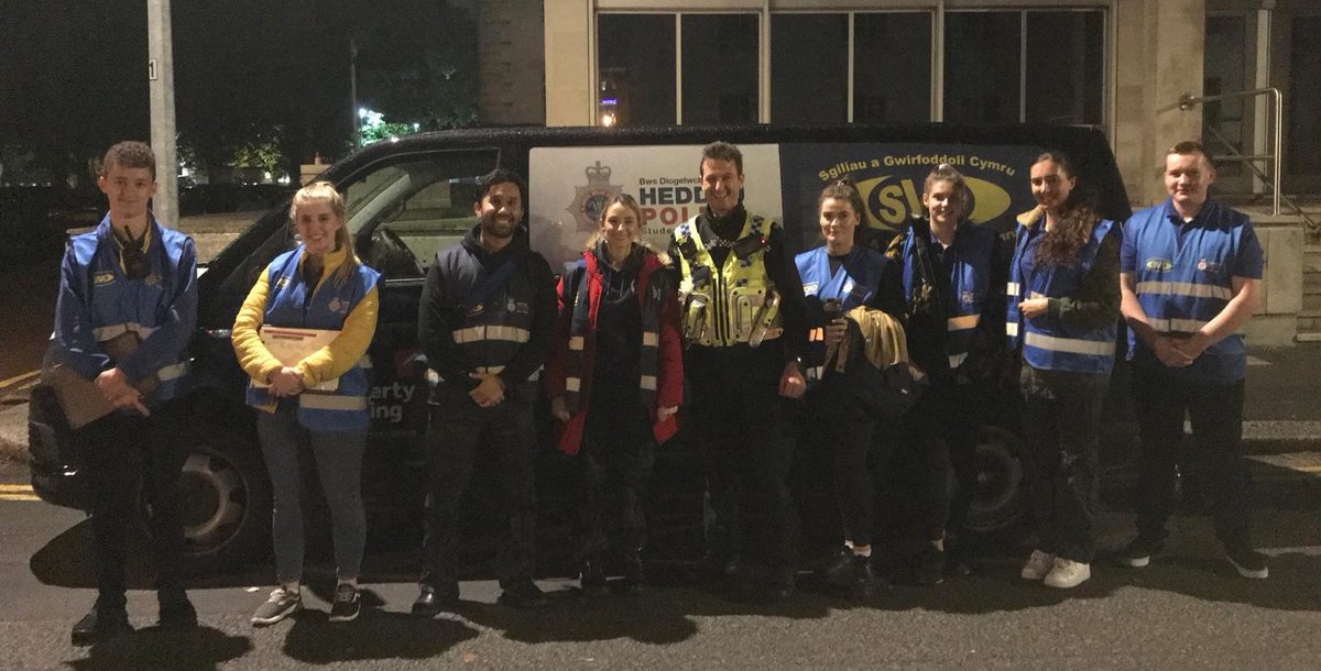 MikeUniSIO's tweet image. Our @SWPVolunteers will be out tonight &amp;amp; the next few nights along with @SWPCardiff officers as #Freshers2K19 draws to a close 👏🏻
If you’re out, enjoy yourself but look after each other, don’t leave your friends alone &amp;amp; get home safely! 
#DrinkLessEnjoyMore @commissionersw